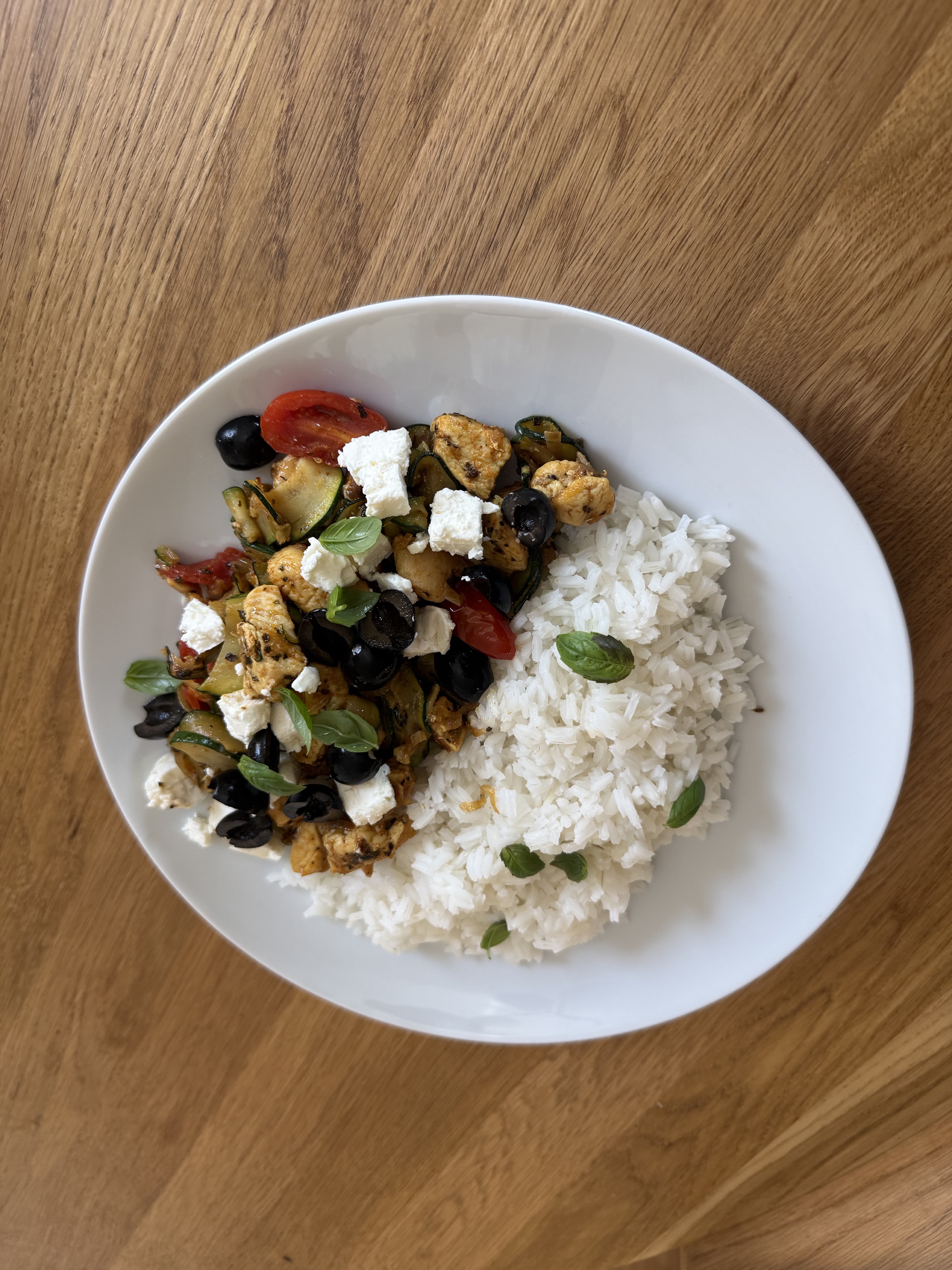 Lunch on 2026-07-22: white rice with chicken, zucchini, cherry tomatoes, black olives, white cheese, and basil